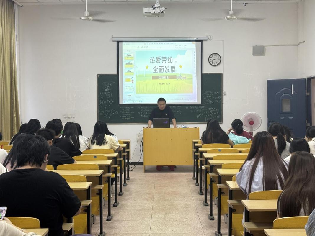 电子商务与管理系开展2025年劳动教育宣传展示月系列活动 以市场营销策划服务深化实践育人